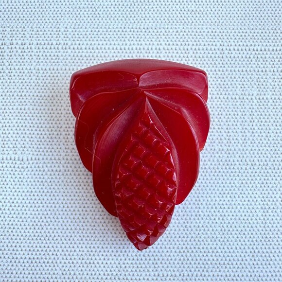 Red Bakelite Dress Clip Art Deco 1930s Jewelry - Picture 1 of 12